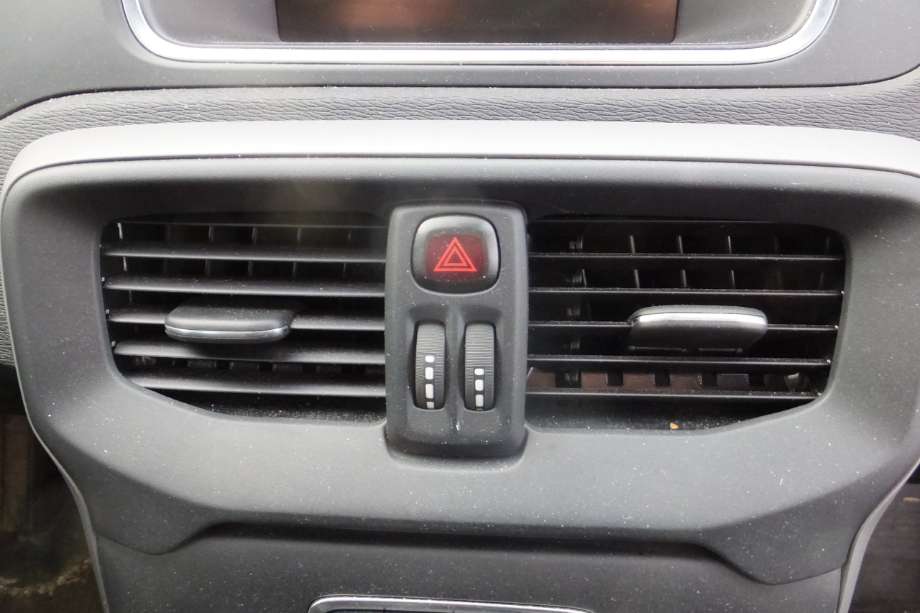 Volvo V40 2012-2019 , Motorkode: D4162T, Girkassekode: 