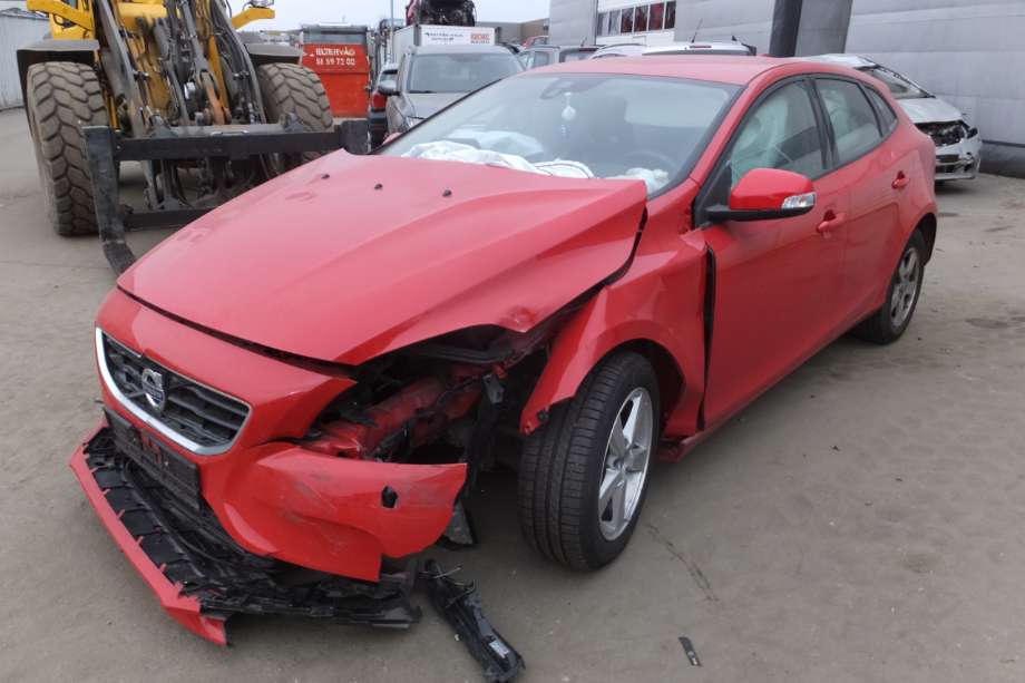 Volvo V40 2012-2019 , Motorkode: D4162T, Girkassekode: 