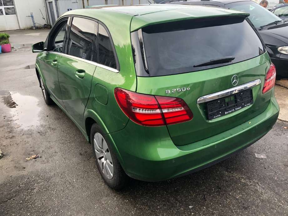 Mercedes B-Klasse 2011-2018 (W246) (W246), Motorkode: EM0004, Girkassekode: 