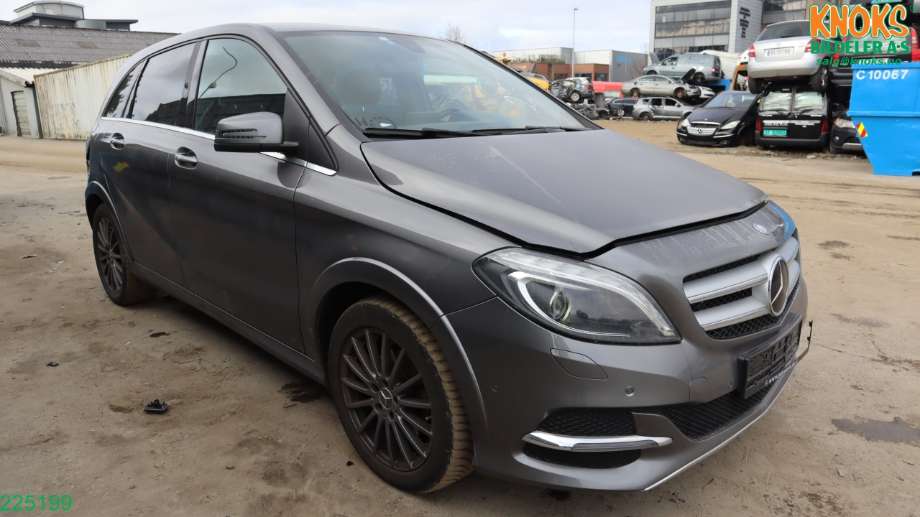 Mercedes B-Klasse 2011-2018 (W246) (W246), Motorkode: EM780.990, Girkassekode: 