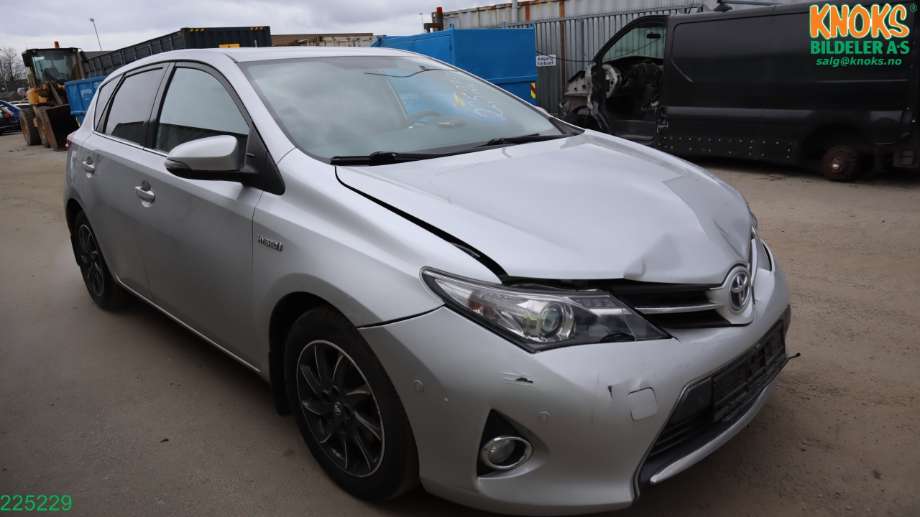 Toyota Auris 2013-2015 (Type II, Fase 1) delebil , Motorkode: 2ZR-FXE, Girkassekode: P410