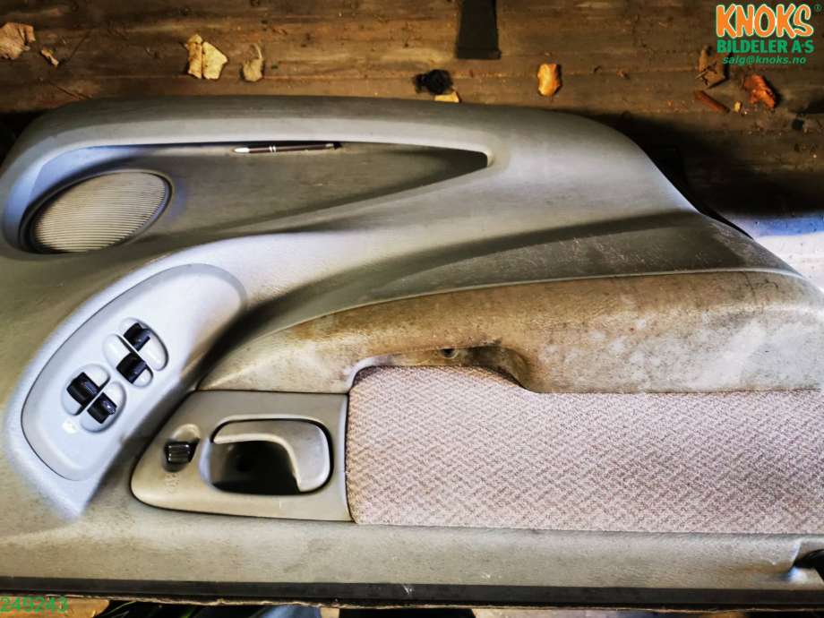 Dør venstre foran til Chrysler Voyager 2001-2008 (Type IV)  (CHRYSLER|4894468AC|)