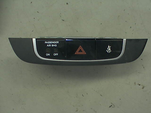 Bryter nødblink til Hyundai Ix35 2010-2015 (HYUNDAI|)