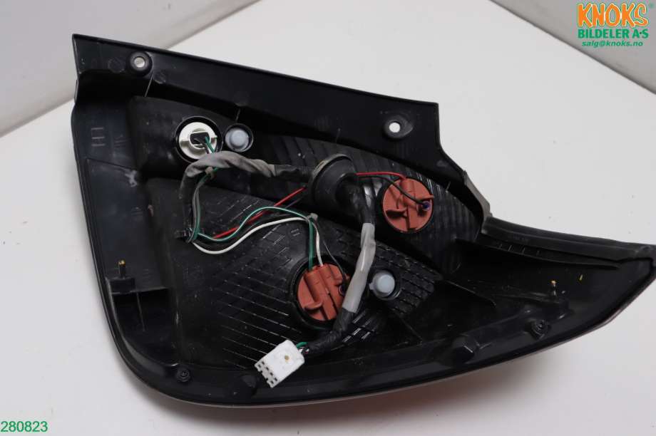 Baklykt venstre til Kia Rio 2005-2010 (Type II)  (KIA|92401 1G210|)