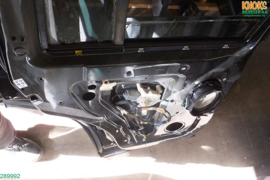 Dør venstre bak til Land Rover Discovery 2005-2009 (Type III)  (LAND-ROVER|BFA780190|)