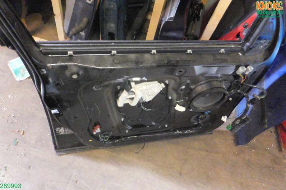 Dør venstre foran til Land Rover Discovery 2005-2009 (Type III)  (LAND-ROVER|BDA780110|)
