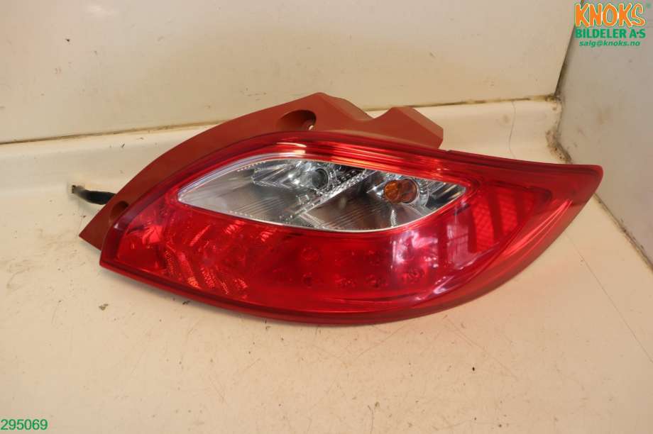 Baklykt høyre til Mazda 2, 2007-2010 (Type II, Fase 1)  (MAZDA|D65151150F)