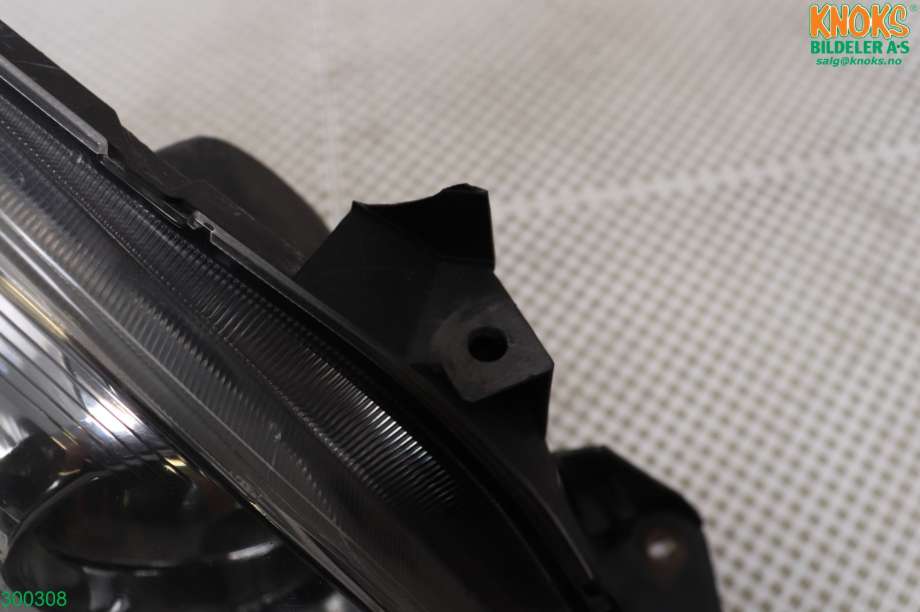 Frontlykt høyre halogen til Toyota Verso 2004-2009 (Type II)  (TOYOTA|811300F010|)