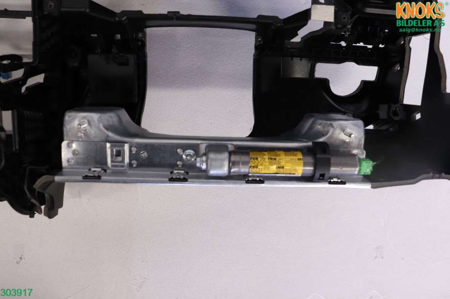 Dashbord til Mercedes C-Klasse 2011-2014 (Fase 2) (W204) (W204) (MERCEDES|A 204 680 37 87  9F4|)