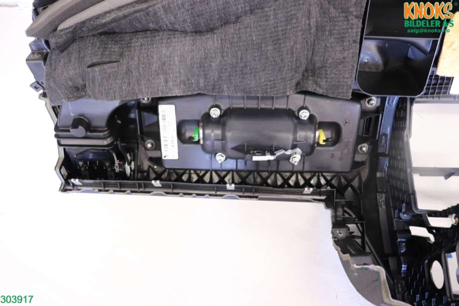Dashbord til Mercedes C-Klasse 2011-2014 (Fase 2) (W204) (W204) (MERCEDES|A 204 680 37 87  9F4|)