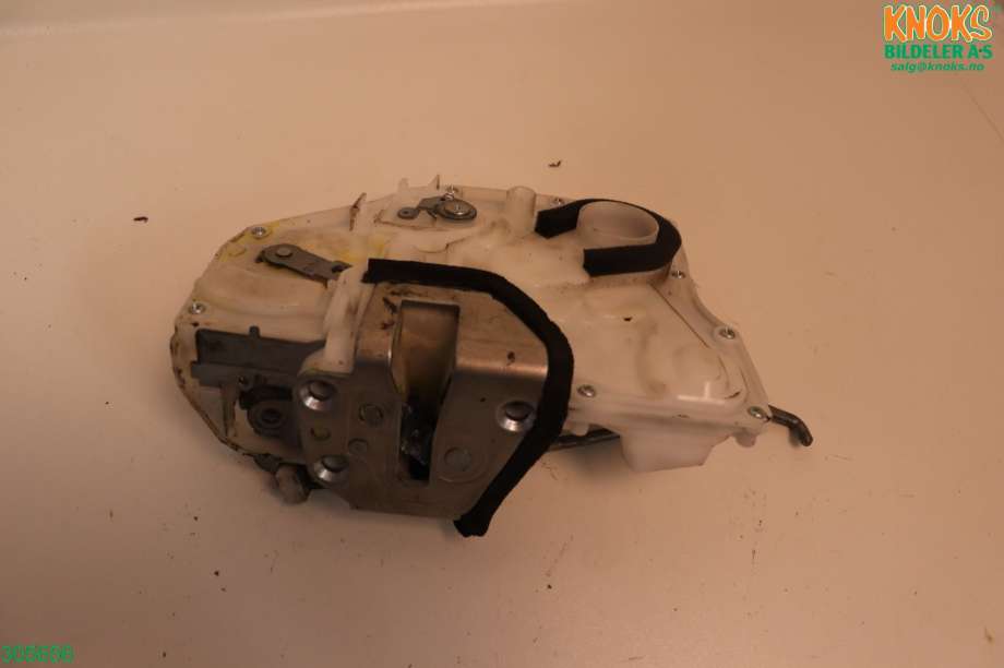 Låsekasse høyre til Suzuki Swift 2005-2010  (SUZUKI|8220163J20|)