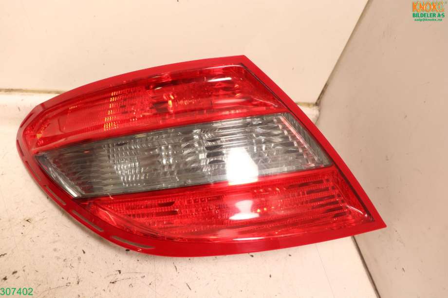 Baklykt venstre til Mercedes C-Klasse 2007-2011 (Fase 1) (W204) (W204) (MERCEDES|A 204 906 85 02||A 204 820 29 64)