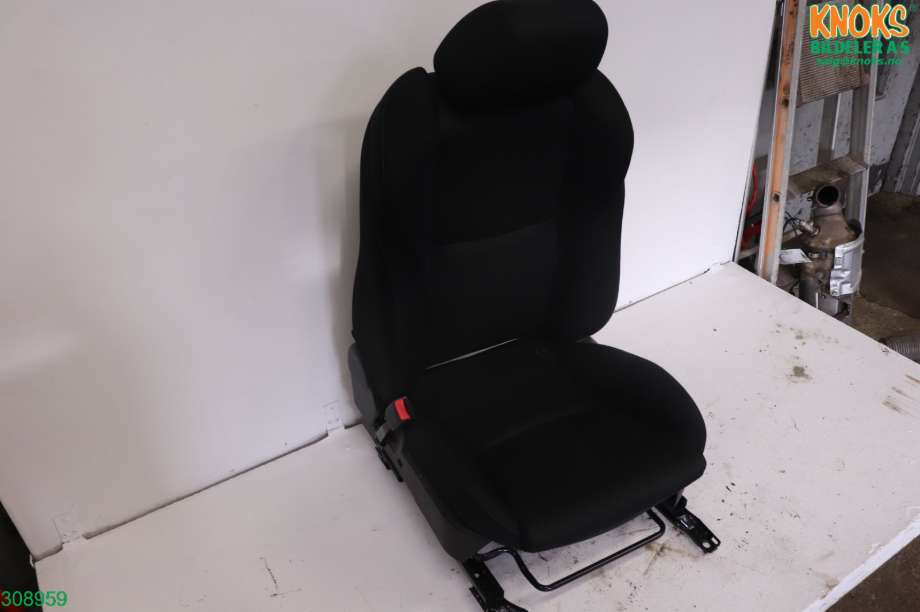 Sete foran venstre til Mazda 3, 2013-2016 (Type III, Fase 1)  (MAZDA|)