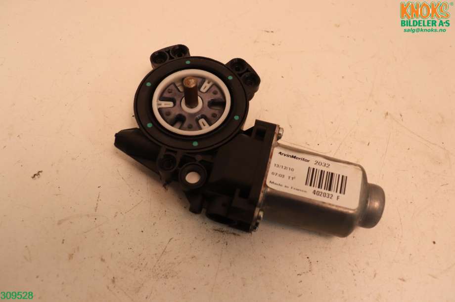 Ruteheis høyre til Nissan Qashqai 2010-2014 (Type I, Fase 2) (NISSAN||402032 F)