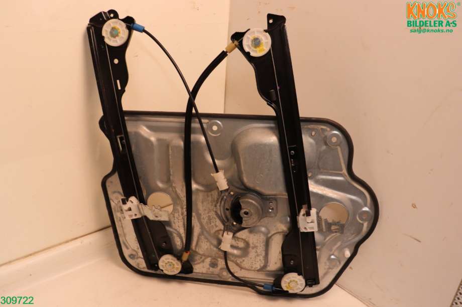 Ruteheis til Nissan Qashqai 2010-2014 (Type I, Fase 2)  (NISSAN|80770JD00A|)