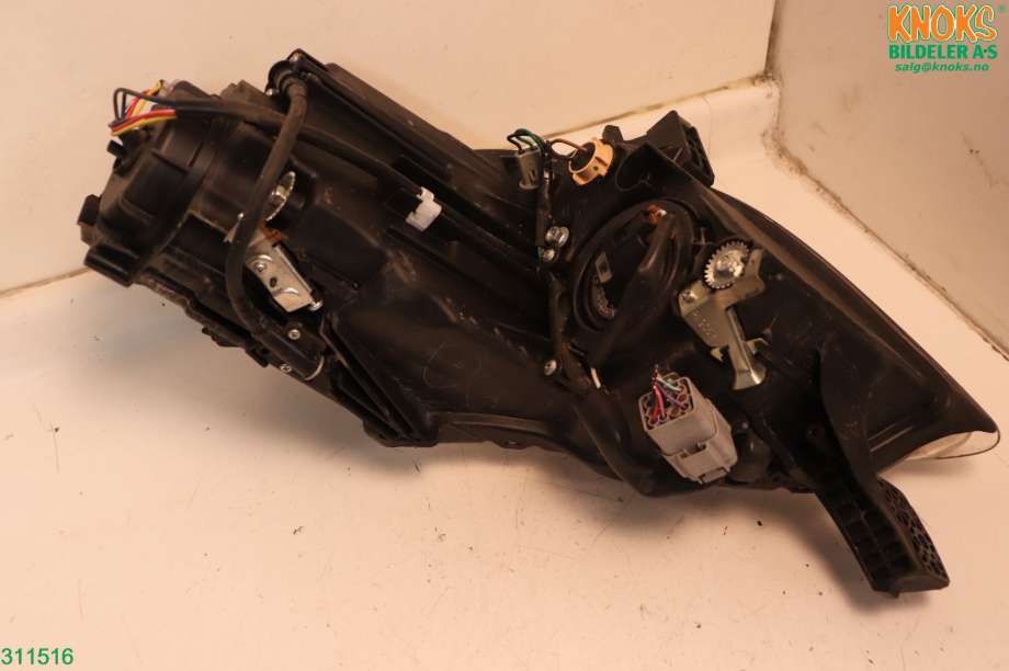 Frontlykt høyre halogen til Peugeot iOn 2011-2020  (PEUGEOT|6206 W9|)