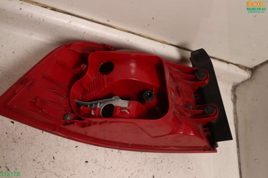 Baklykt høyre til VW Passat 2011-2015 (B7) (B7) (VOLKSWAGEN|3AF 945 096 E|)