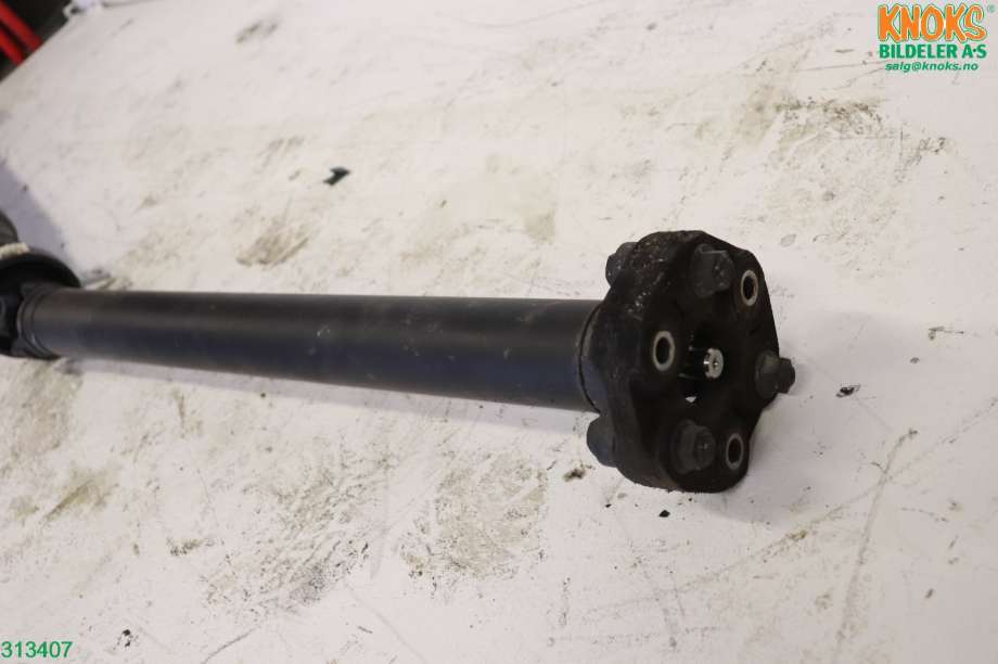 Mellomaksel til BMW 5-Serie 2010-2017 (F10/F11) (F10/F11) (BMW|26 10 7 629 415|)