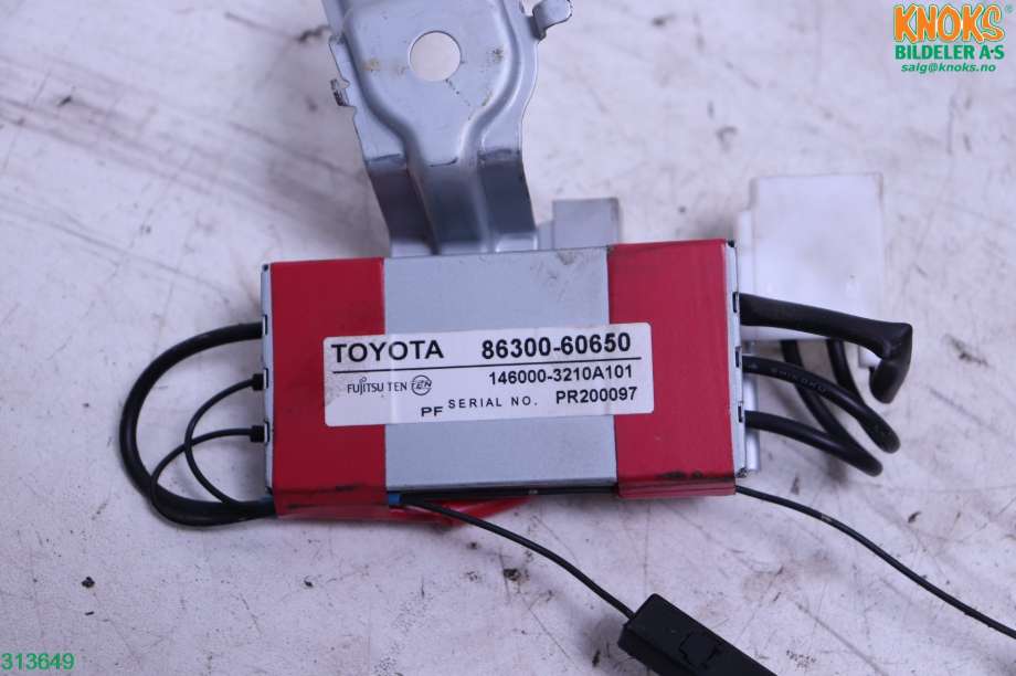 Antenne forsterker til Toyota Land Cruiser 150 2014-->> (Fase 2) (TOYOTA|8630060650|)