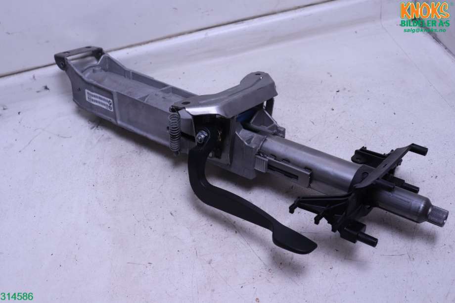 Rattaksel til BMW i8, 2014-->>  (BMW|32 30 6 858 709)