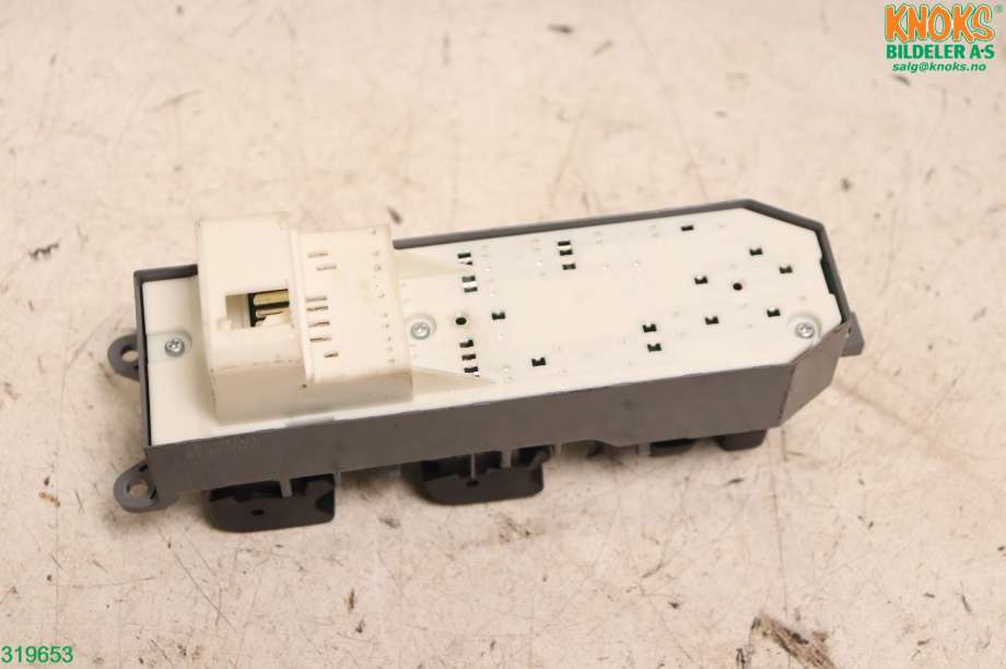 Bryter ruteheis til Toyota RAV4 2013-2015 (Type IV, Fase 1)  (TOYOTA|8482042210|)