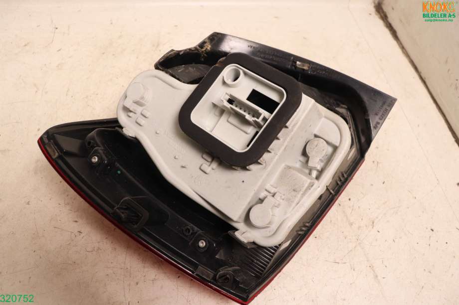 Baklykt høyre til VW Polo 2009-2014 (Type V, Fase 1)  (VOLKSWAGEN|6R0 945 096 AH|)
