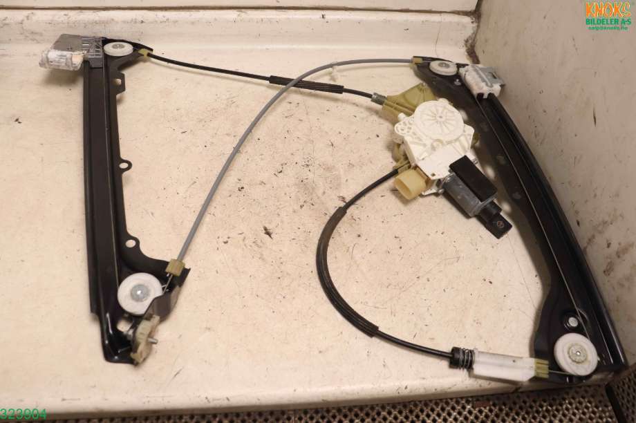 Ruteheis høyre til BMW 3-Serie 2005-2011 (E90/E91/E92/E93) (E90/E91/E92/E93) (BMW|51 33 7 193 456|)