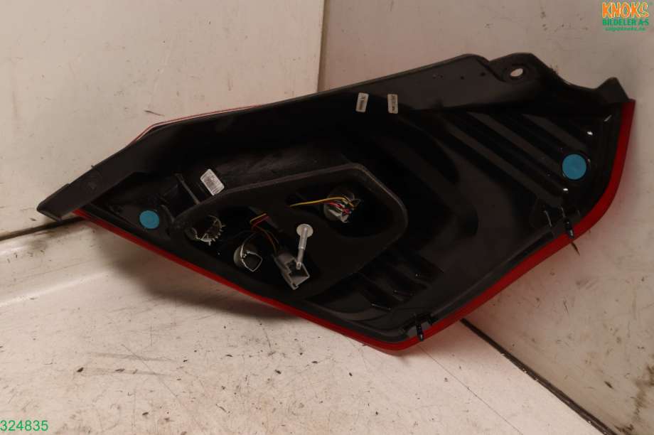 Baklykt venstre til Ford Fiesta 2013-2017 (Type VI, Fase 2)  (FORD|C1BB-13405-AE|1877011|)