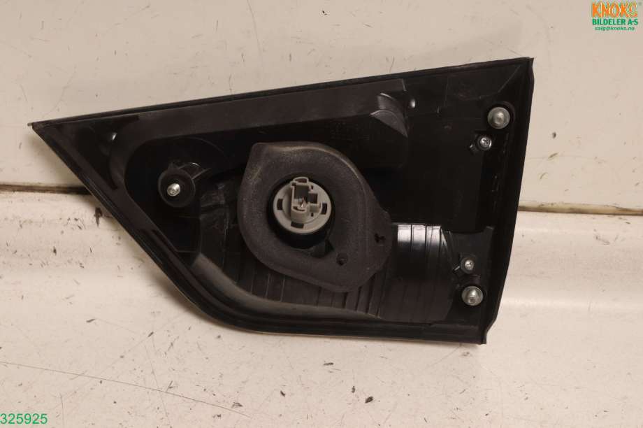 Baklykt venstre indre til Mitsubishi Outlander 2007-2010 (Type II, Fase 1) (MITSUBISHI|8331A005|)