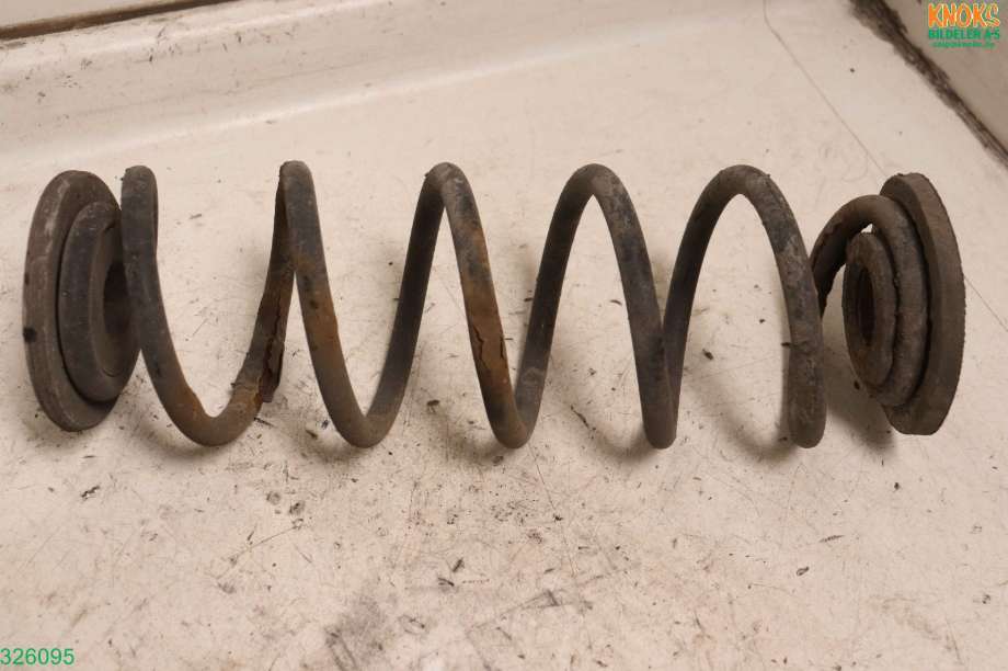 Fjær bak spiralfjær til VW Scirocco, 2008-2013 (VOLKSWAGEN|1K0 511 115 GB)