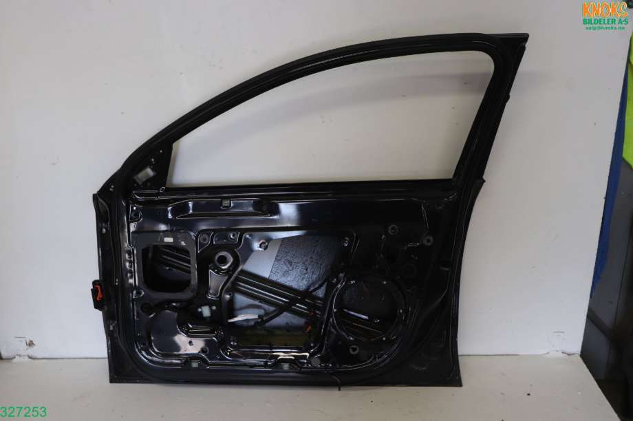 Dør høyre foran til Škoda Superb 2008-2015 (Type II)  (SKODA|3T0 831 056|)