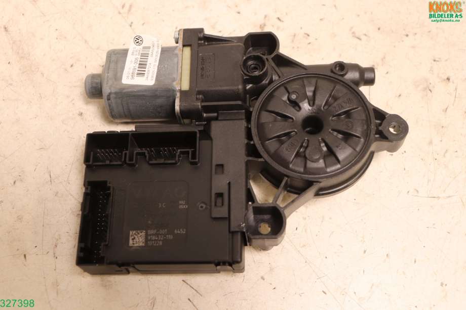 Ruteheis venstre foran til VW Passat 2011-2015 (B7) (B7) (VOLKSWAGEN|3AA 959 701 A|)