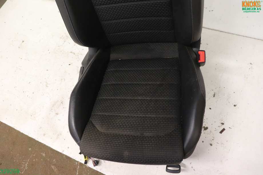 Sete foran høyre til VW Golf VII 2012-2017 (Fase 1)  (VOLKSWAGEN|)