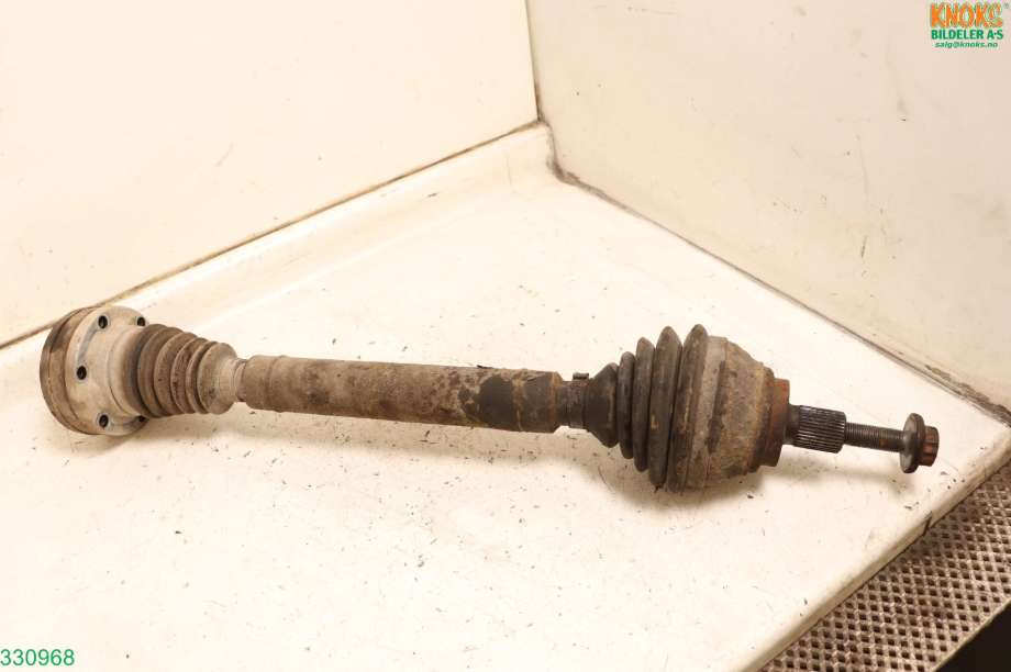 Drivaksel høyre foran til VW Caddy, 2010-2015 (Type III, Fase 2) (VOLKSWAGEN|1K0 407 272 CR)
