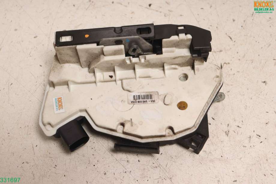Låsekasse venstre til VW CC 2008-2012 (PASSAT CC) (PASSAT CC) (VOLKSWAGEN|5N0 839 015 D|)