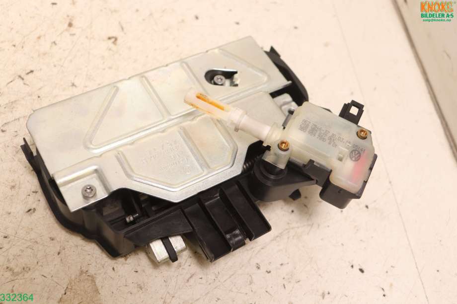 Bakluke/bakdør håndtak til VW Caddy 2010-2015 (Type III, Fase 2)  (VOLKSWAGEN|2K5 827 565 D|)