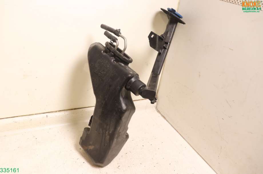 Spylertank til Mercedes E-Klasse 2016-2023 (W213) (W213) (MERCEDES|A 205 869 02 20|)
