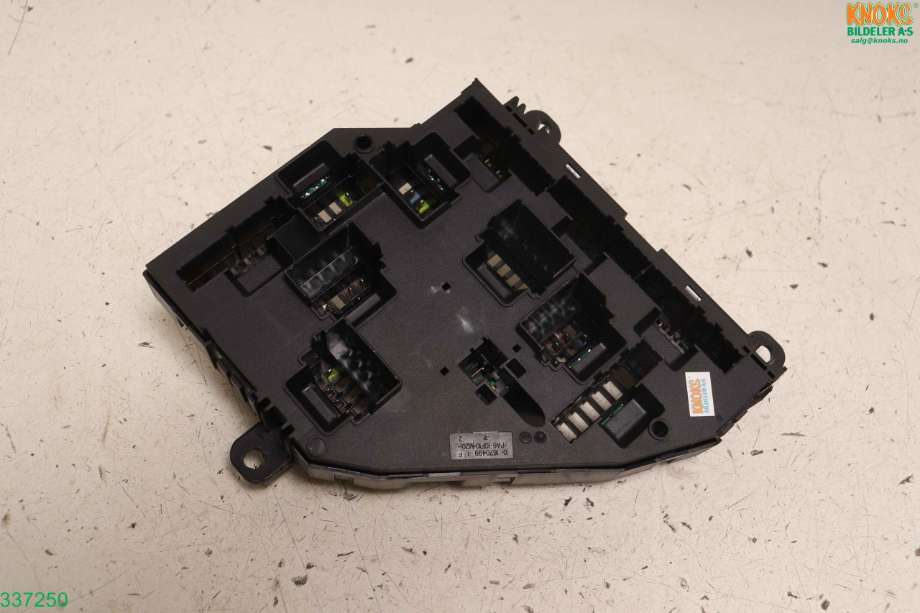 Sikringsboks til BMW X3 2010-2017 (F25) (F25) (BMW|61 14 9 315 151|)