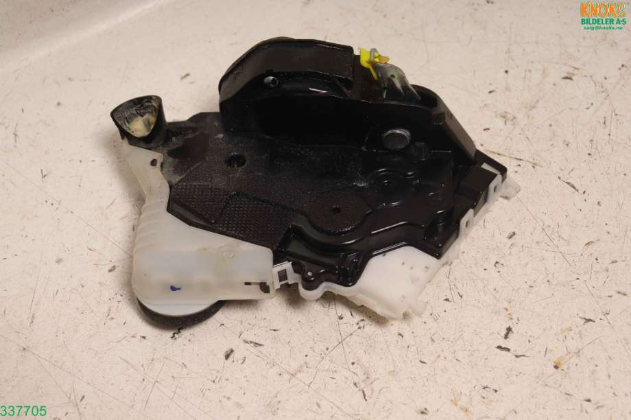 Låsekasse venstre til Toyota Yaris 2012-2014 (Type III, Fase 1)  (TOYOTA|690400D140|)