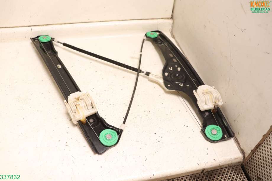 Ruteheis til BMW 3-Serie 2005-2011 (E90/E91/E92/E93) (E90/E91/E92/E93) (BMW|51 33 7 140 588|)