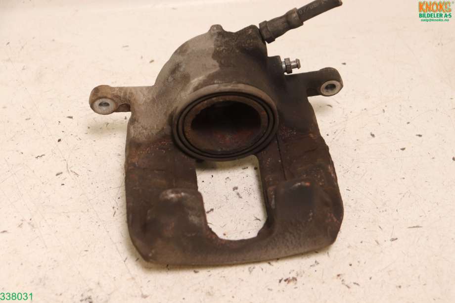 Bremsecaliper høyre foran til Mercedes B-Klasse 2011-2018 (W246) (W246) (MERCEDES B250|A 000 421 68 81|)