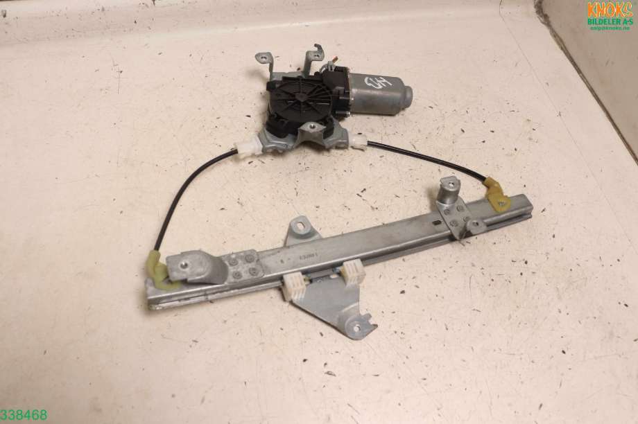 Ruteheis høyre til Nissan Qashqai 2007-2010 (Type I, Fase 1)  (NISSAN|82700JD40A|)