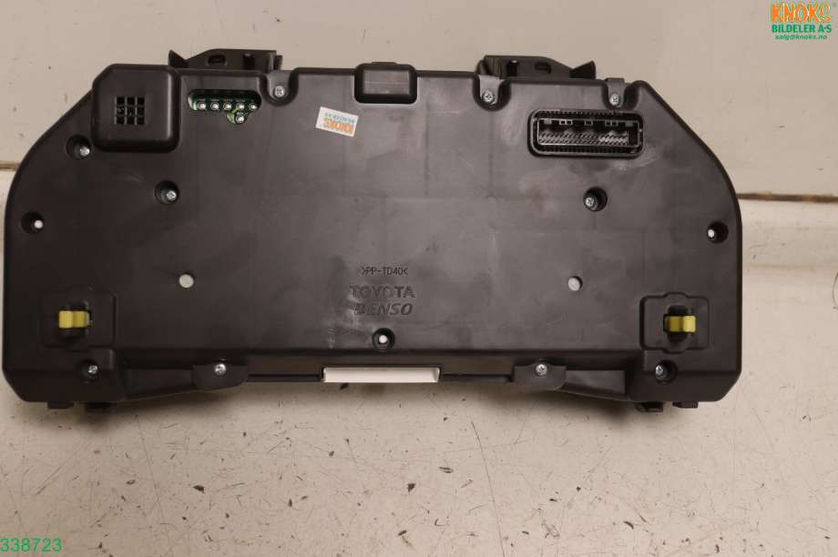 Instrumentpanel til Toyota Avensis 2009-2015 (Type III, Fase 1)  (TOYOTA|8380005K90|)