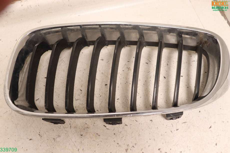 Grill venstre til BMW 3-Serie, 2012-2018 (F30/F31/F34) (F30/F31/F34) (BMW|51 13 5 A3D 035)