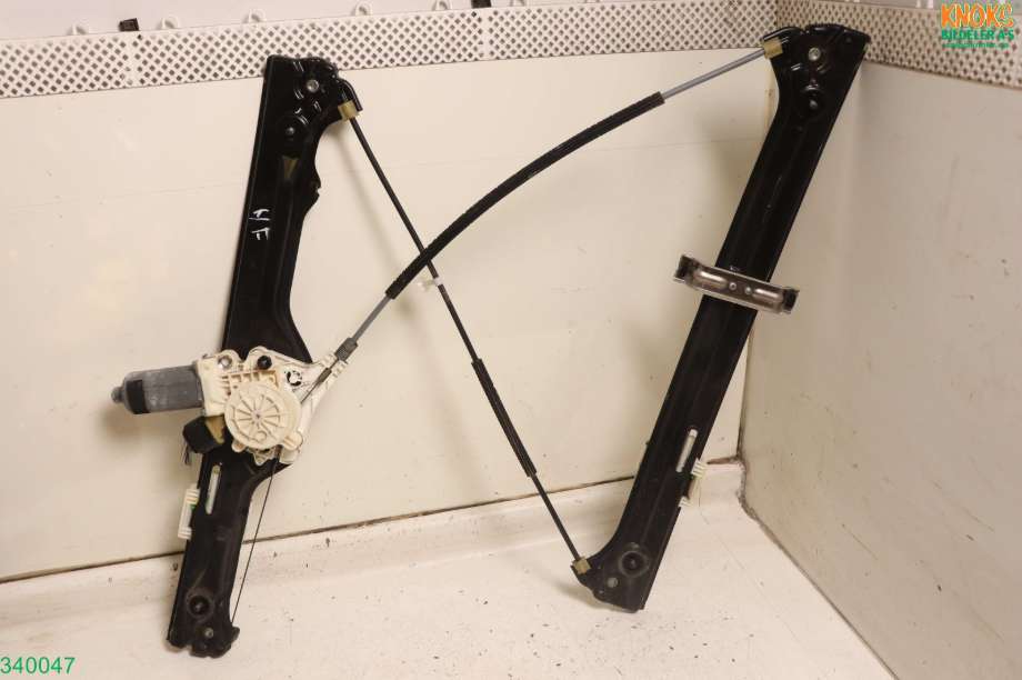 Ruteheis høyre til BMW X5 2007-2013 (E70) (E70) (BMW|67 62 7 267 692|51 33 7 166 380|)