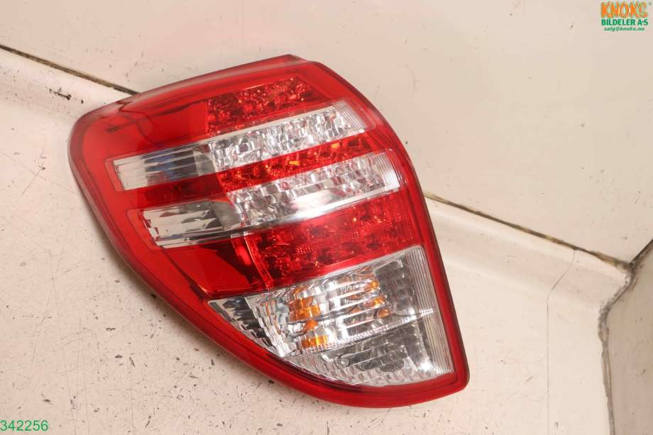 Baklykt venstre til Toyota RAV4, 2009-2013 (Type III, Fase 2)  (TOYOTA|6810342130)