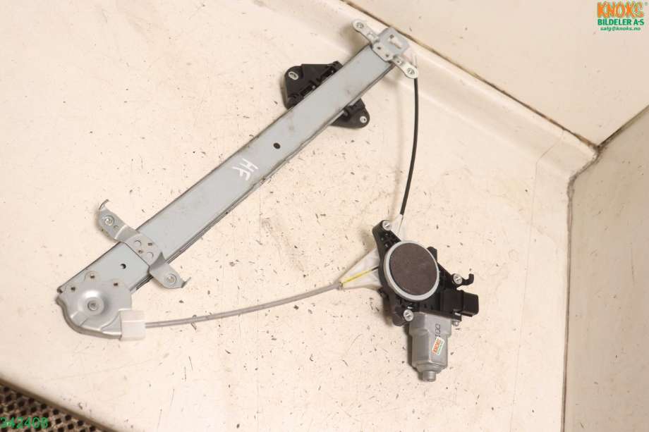 Ruteheis høyre til Subaru Legacy, 2009-2015  (SUBARU|61041AJ000)