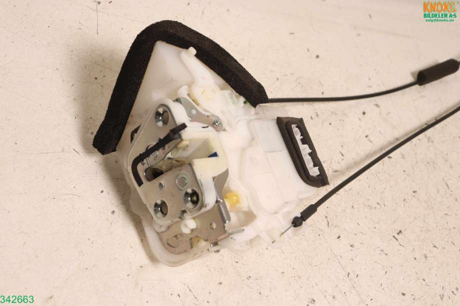 Låsekasse venstre til Subaru Impreza, 2008-2012 (Type III)  (SUBARU|61035FG030)
