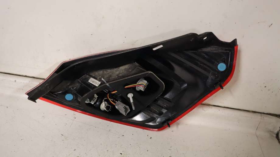 Baklykt venstre til Ford Fiesta 2013-2017 (Type VI, Fase 2)  (FORD|1877011|)