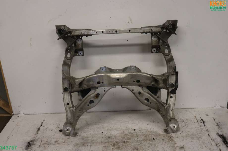 Travers foran hoved til BMW 5-Serie 2010-2017 (F10/F11) (F10/F11) (BMW|31 11 6 796 692|)